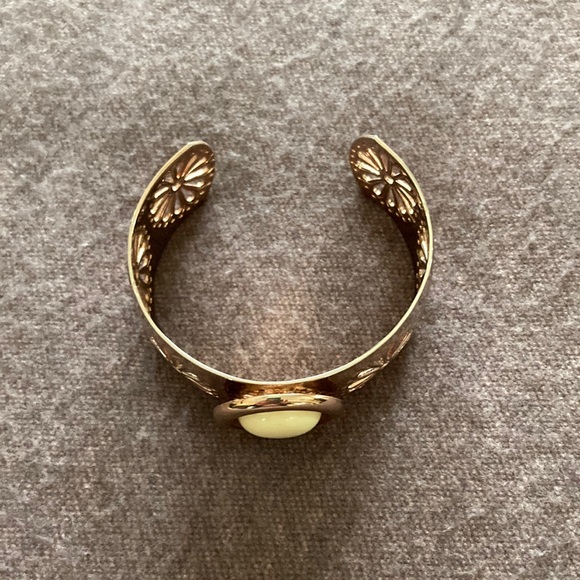 Vintage Copper Cuff Bracelet with Cream Stone - Picture 3 of 5